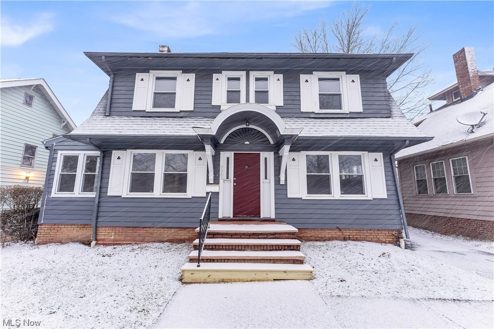 3353 Berkeley Rd, Cleveland, OH 44118 - photo 1