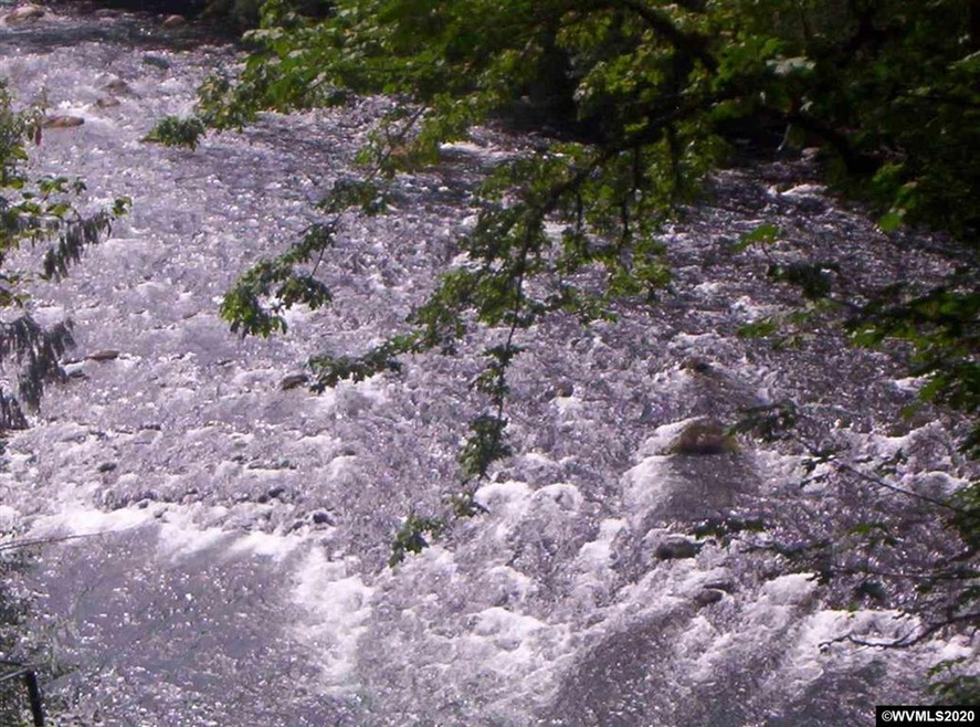 137 Santiam St, Gates, OR 97346 - photo 1