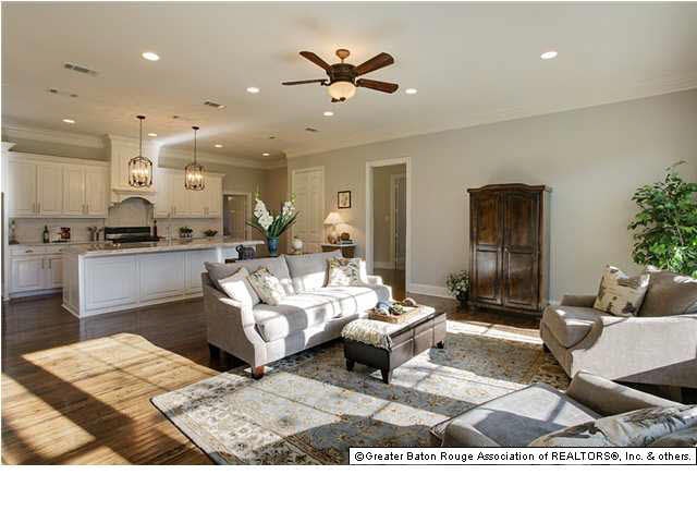 Open, airy and inviting kiitchen and family room w