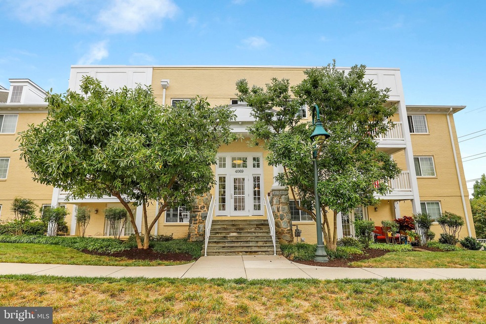 4069 S Four Mile Run Dr unit 203, Arlington, VA 22204 - photo 1