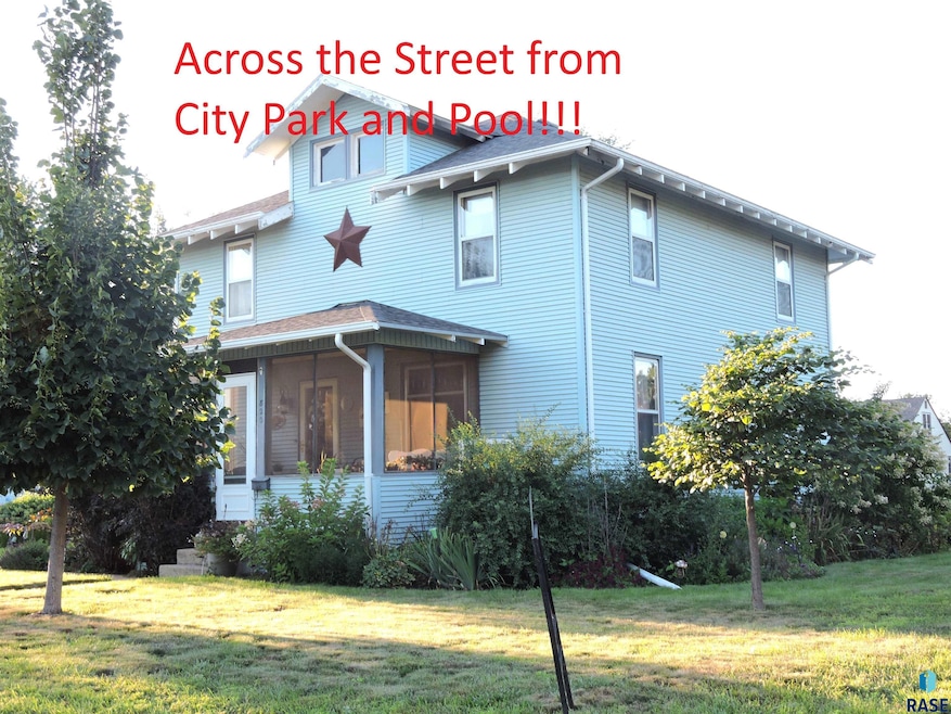 820 E 3rd St, Dell Rapids, SD 57022 - photo 1