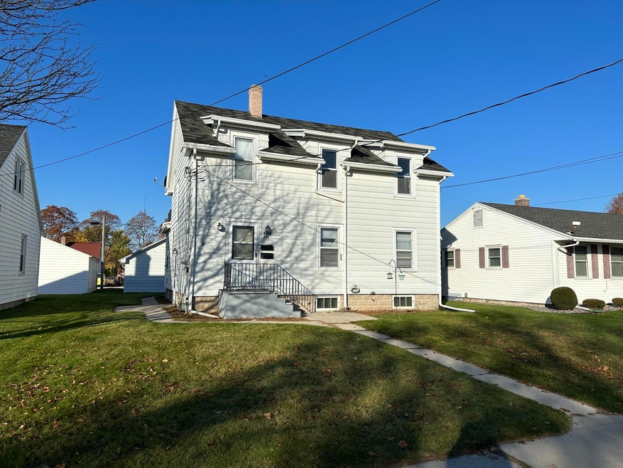 950 N 21st St, Manitowoc, WI 54220 - photo 1