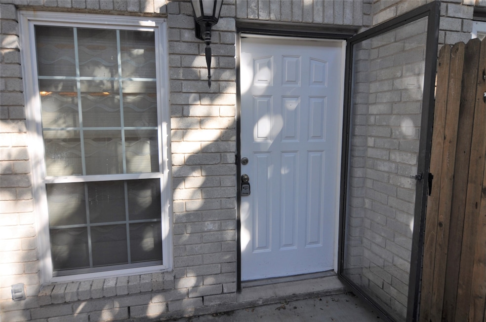 17481 Red Oak Dr unit 7481, Houston, TX 77090 - photo 1