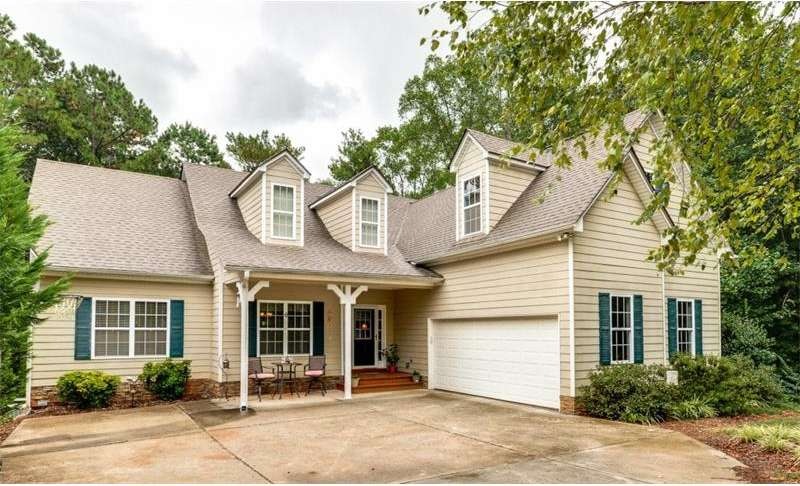 Welcome home to this ranch with a bonus room over 