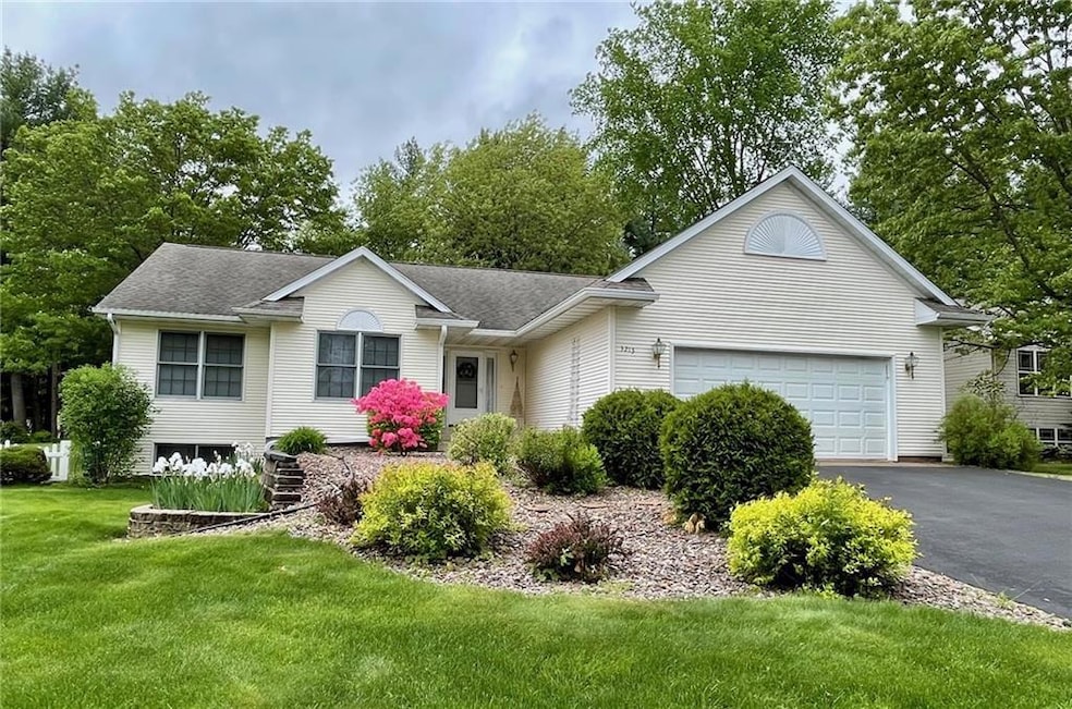 Beautiful and spacious (4) bedroom / 3.5 bathroom