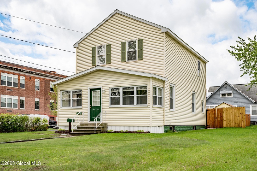 938-Vischer-Ave-1