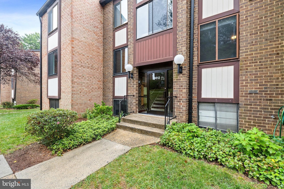 9812 Kingsbridge Dr unit 102, Fairfax, VA 22031 - photo 1