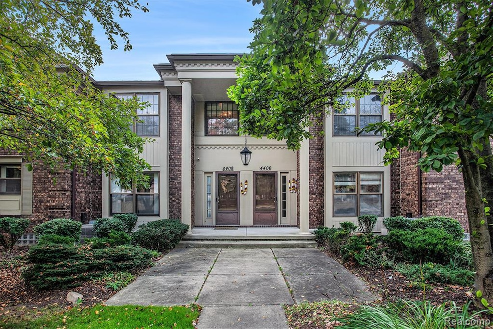 4408 Knightsbridge Ln, West Bloomfield, MI 48323 - photo 1