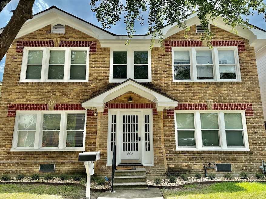 605 W Saulnier St unit 4, Houston, TX 77019 - photo 1