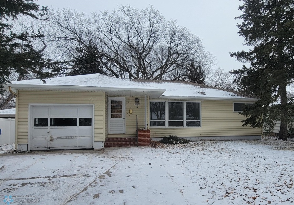 2305 9 1 2 St N, Fargo, ND 58102 - photo 1
