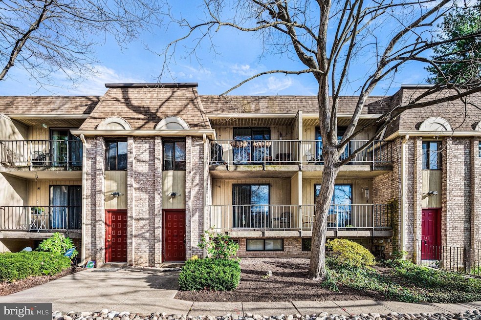 338 Saybrook Ln, Wallingford, PA 19086 - photo 1