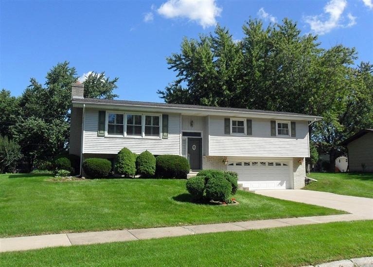 204 Las Olas Dr, Crown Point, IN 46307 - photo 1