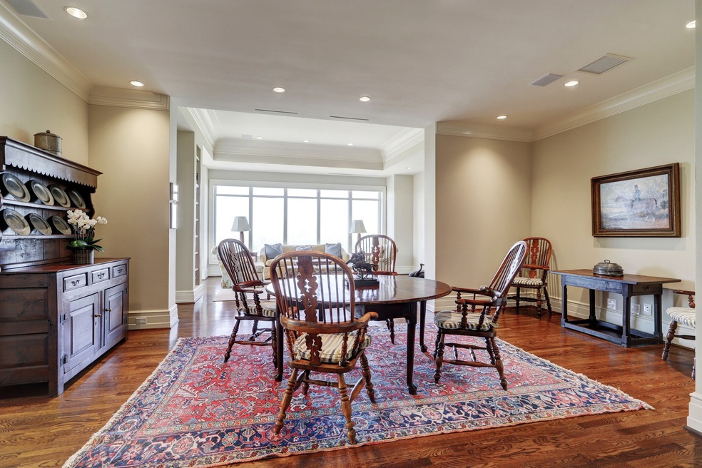 Welcome to 18SW! With a wonderful floorpan and lig