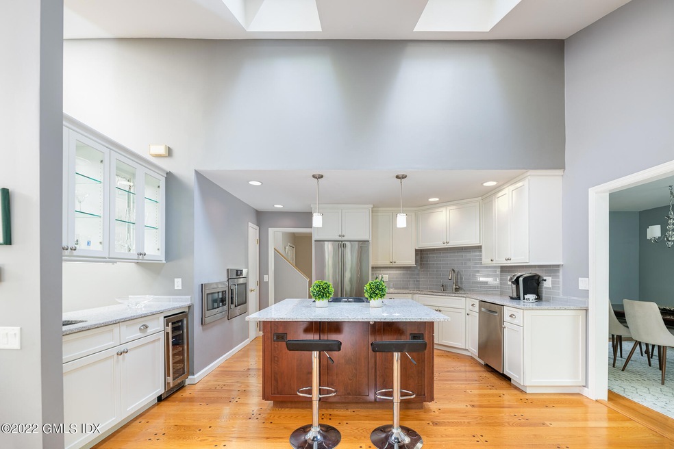 8 Verona Dr, Riverside, CT 06878 - photo 1