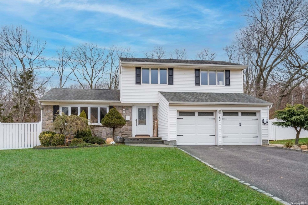 43 Fisher Rd, ComMacK, NY 11725 - photo 1