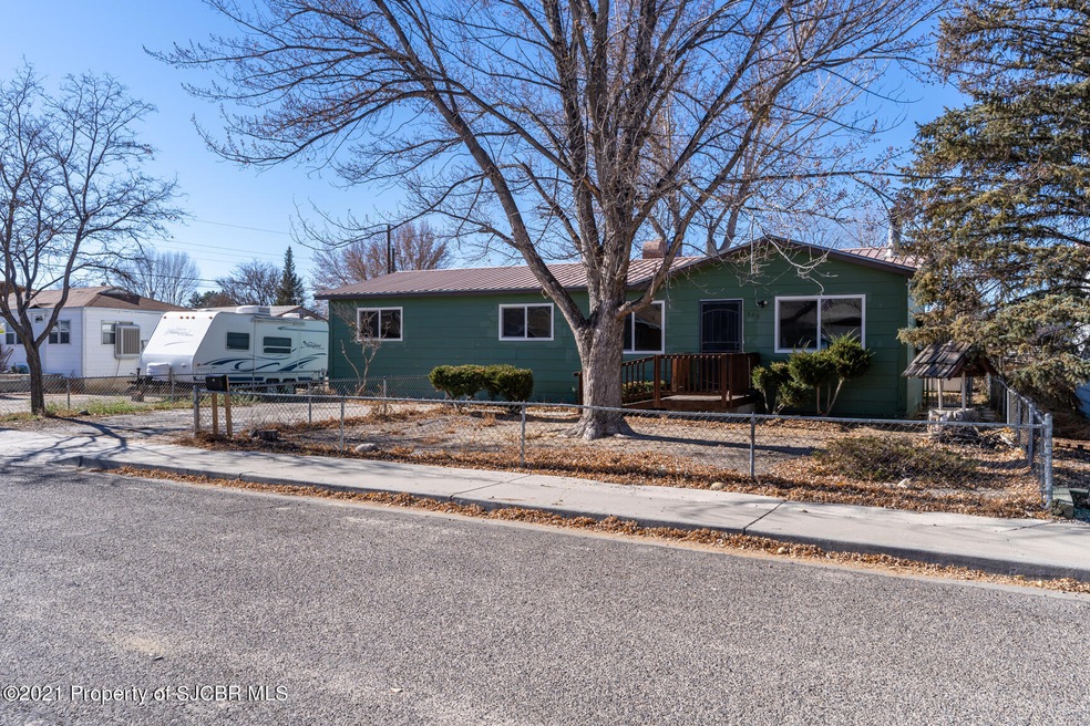 609 Taos-1