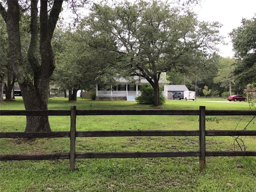 Acadian Style Almost An Acre