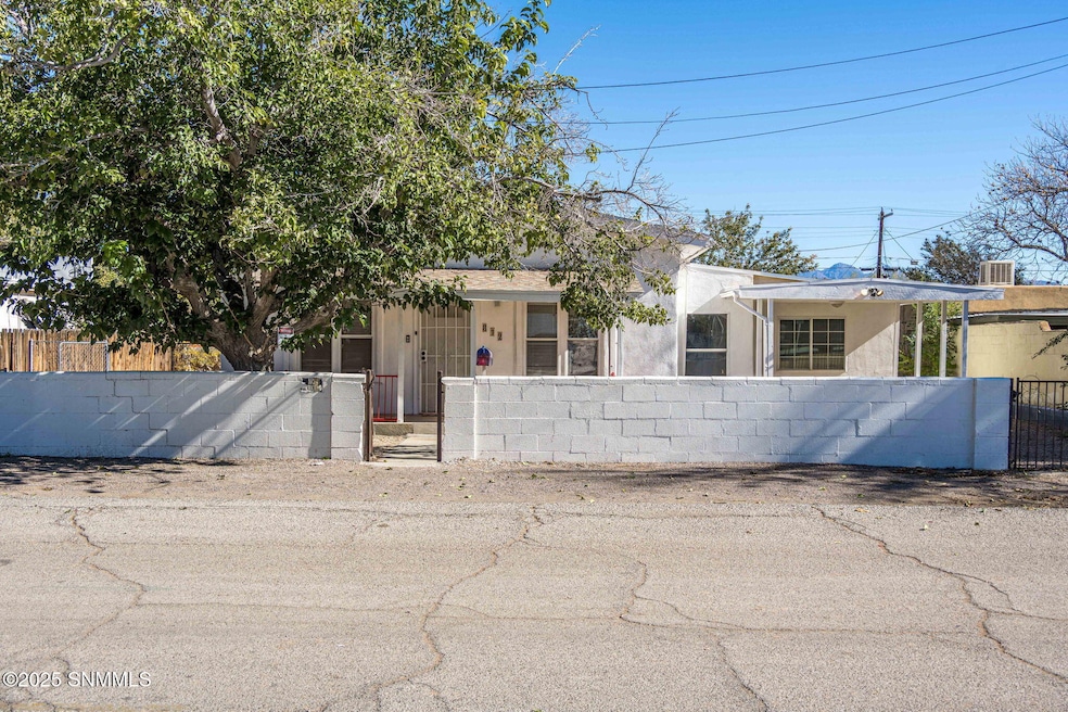 812 N Melendres St, Las Cruces, NM 88005 - photo 1