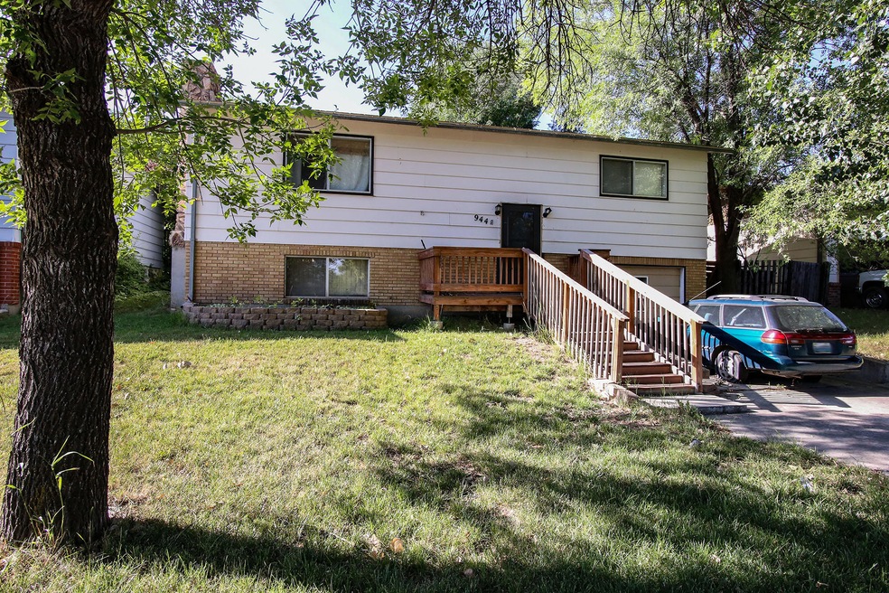 944 W 5th Street