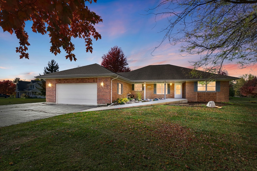 10201 Fox Bluff Ln, Spring Grove, IL 60081 - photo 1