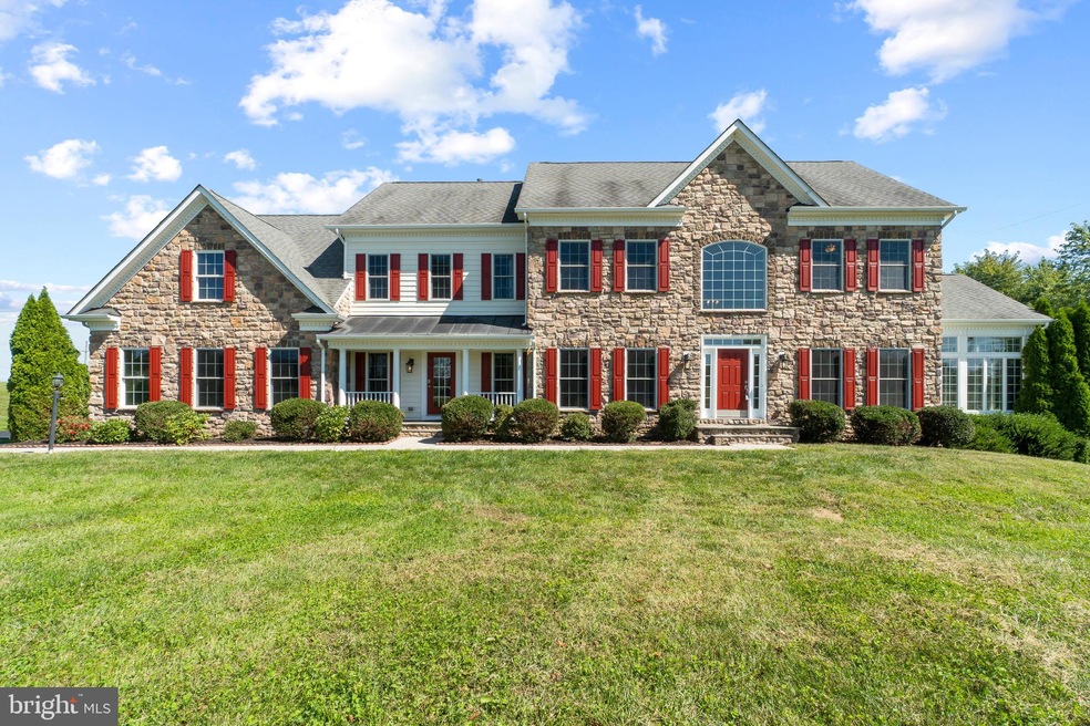 16658 Goldencrest Cir, Purcellville, VA 20132 - photo 1