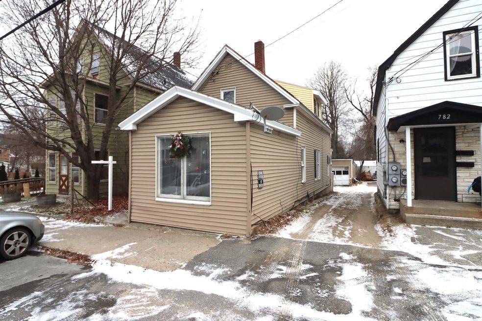 786 Third Ave, Berlin, NH 03570 - photo 1