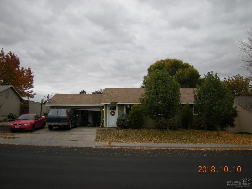 2067 SW 31st St, Redmond, OR 97756 - photo 1