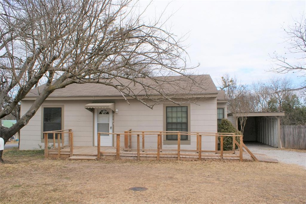 910 W Bridge St, Weatherford, TX 76086 - photo 1