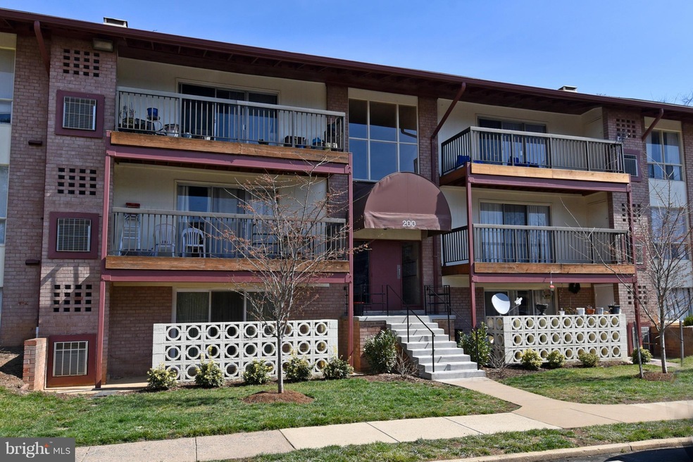 200 Park Terrace Ct SE unit 10, Vienna, VA 22180 - photo 1