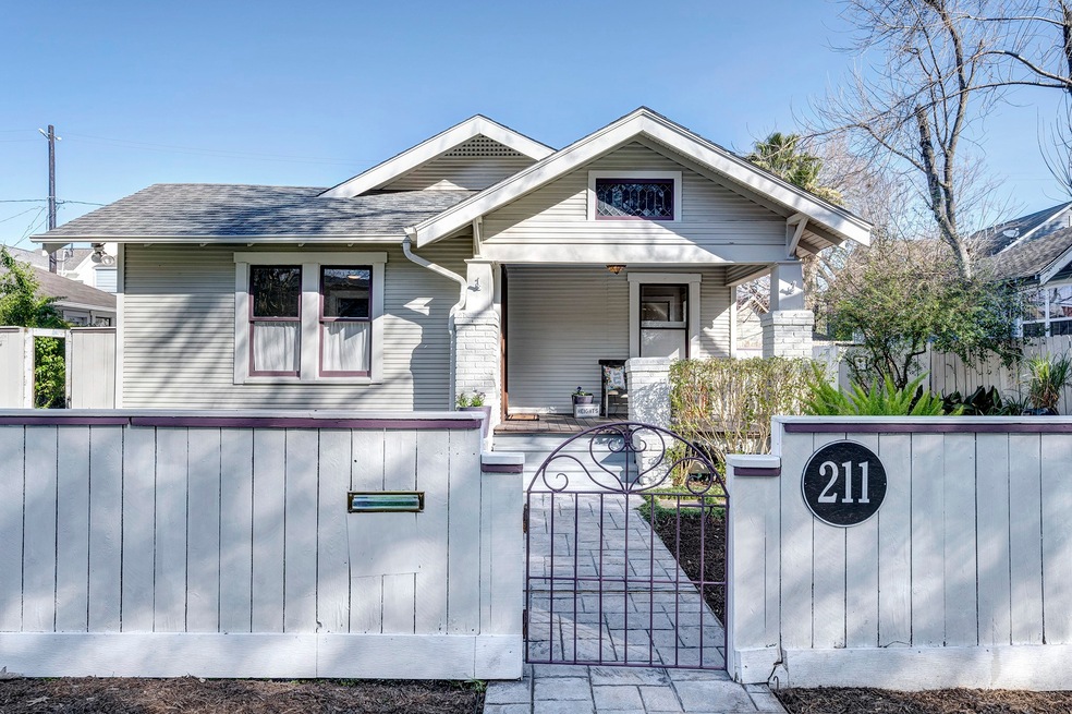 211 E 23rd St, Houston, TX 77008 - photo 1