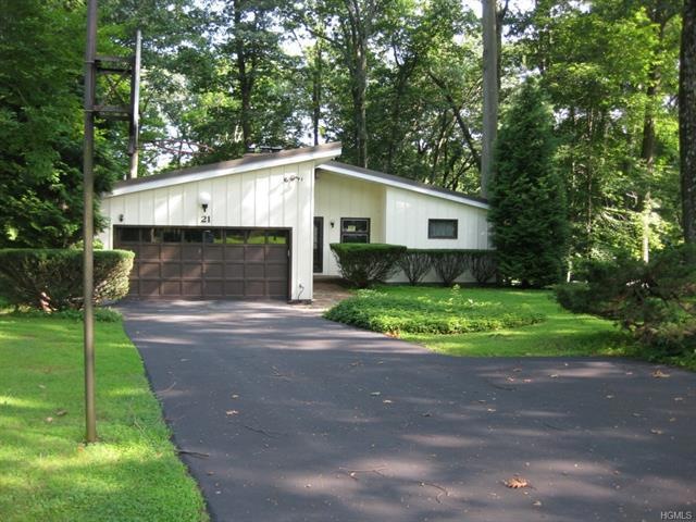21 Sandi Dr, Poughkeepsie, NY 12603 - photo 1