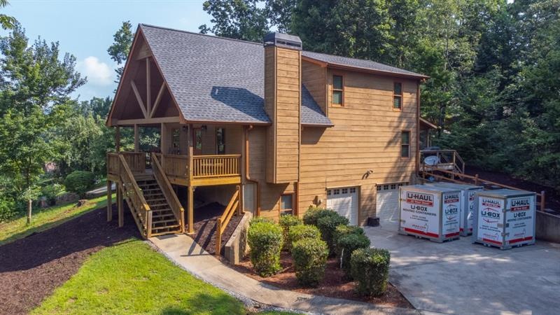 Hightower Overlook is a small gated development, a short distance from downtown Dahlonega with paved roads and protective covenants.   Whether you are looking for a full time home or a second home this might be what you are looking for?