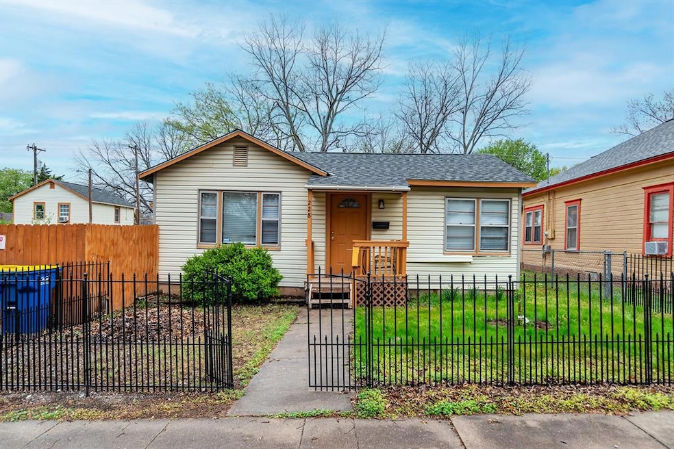 228 S Lowry St, Stillwater, OK 74074 - photo 1