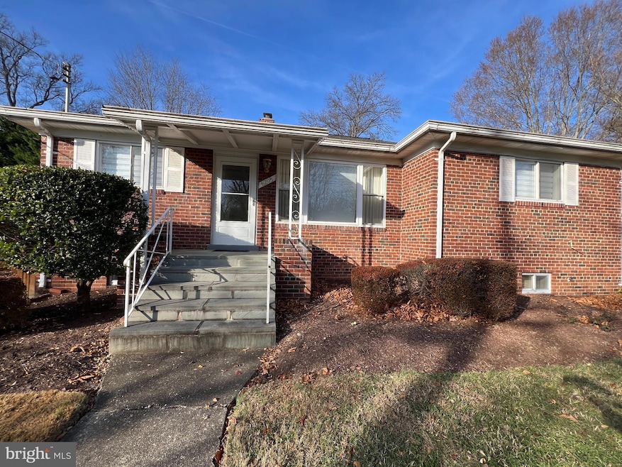 6205 Kirby Rd, Bethesda, MD 20817 - photo 1