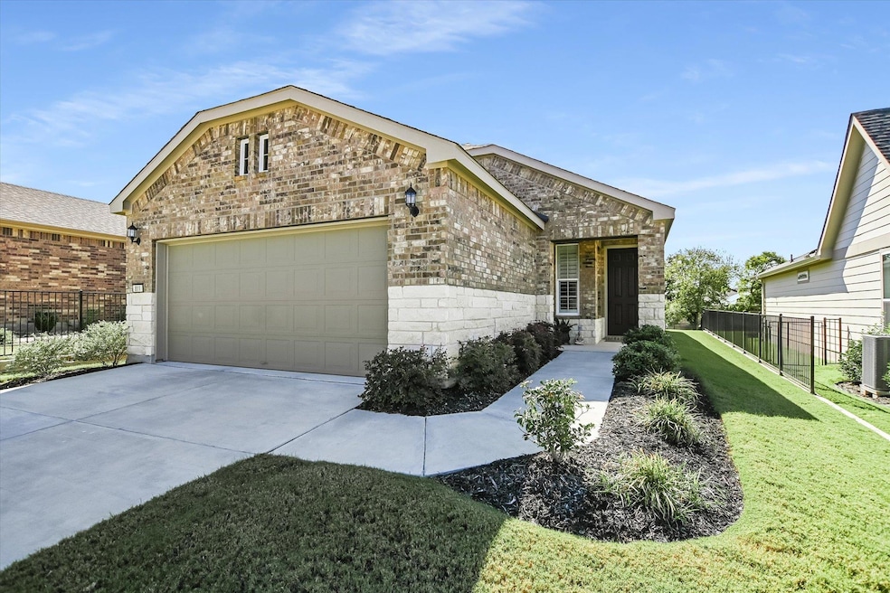 811 Saratoga Ln, Georgetown, TX 78633 - photo 1