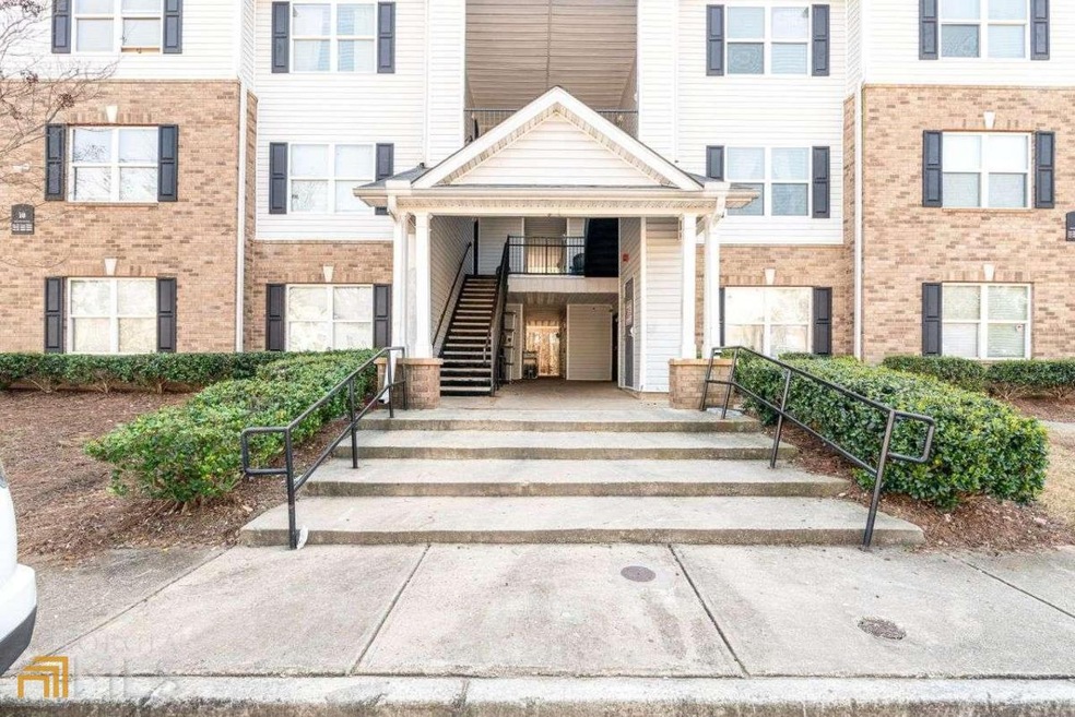 10302 Fairington Ridge Cir, Lithonia, GA 30038 - photo 1