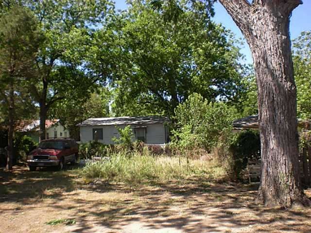 picture is showing lot only, house in the backgrou