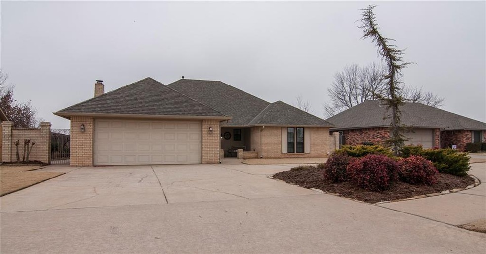 2321 Eastridge Cir, Moore, OK 73160 - photo 1