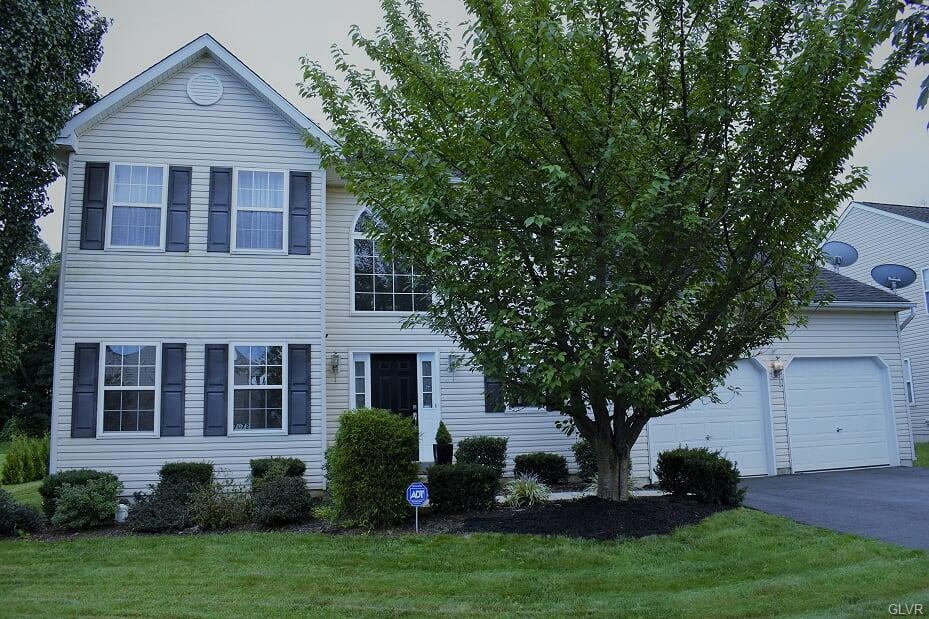 7072 Hearth Ln, Macungie, PA 18062 - photo 1