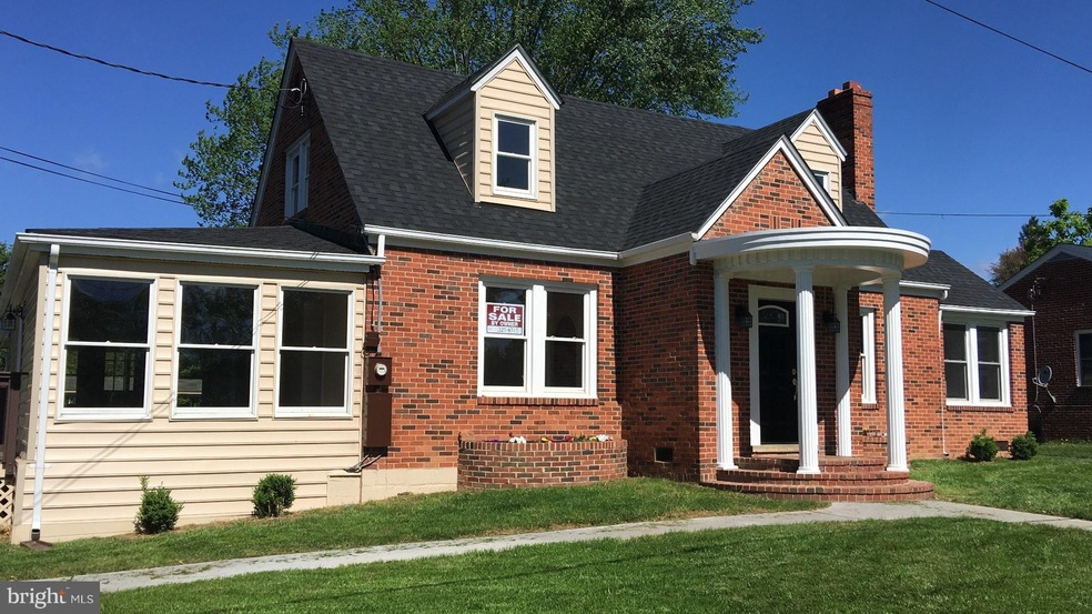 261 Stonewall St, Strasburg, VA 22657 - photo 1