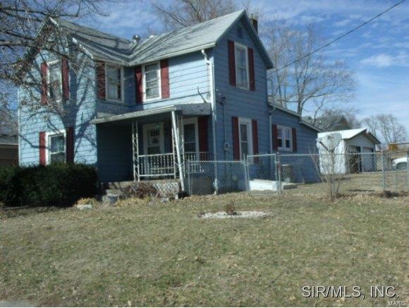 3 bed home on huge lot