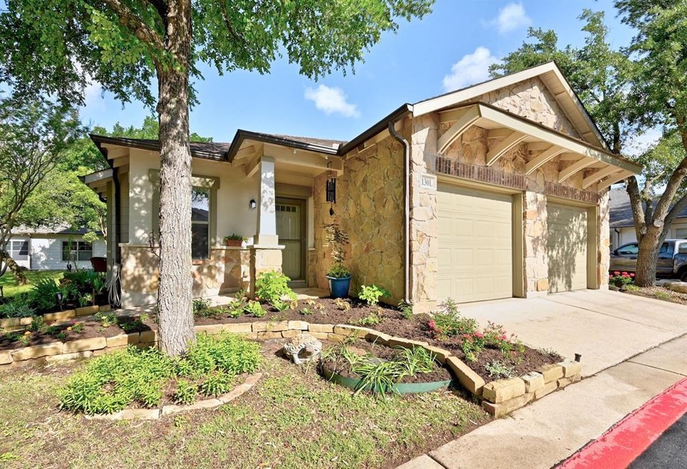Welcome home to Cottage Court Condominiums!