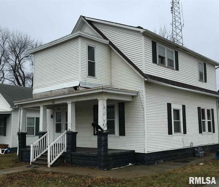 627 N Sangamon St, Lincoln, IL 62656 - photo 1