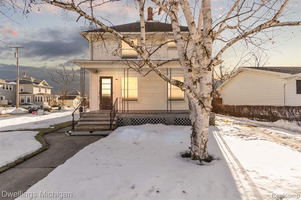 01-401 W Sixth St-windowstill-real-estate-photogra