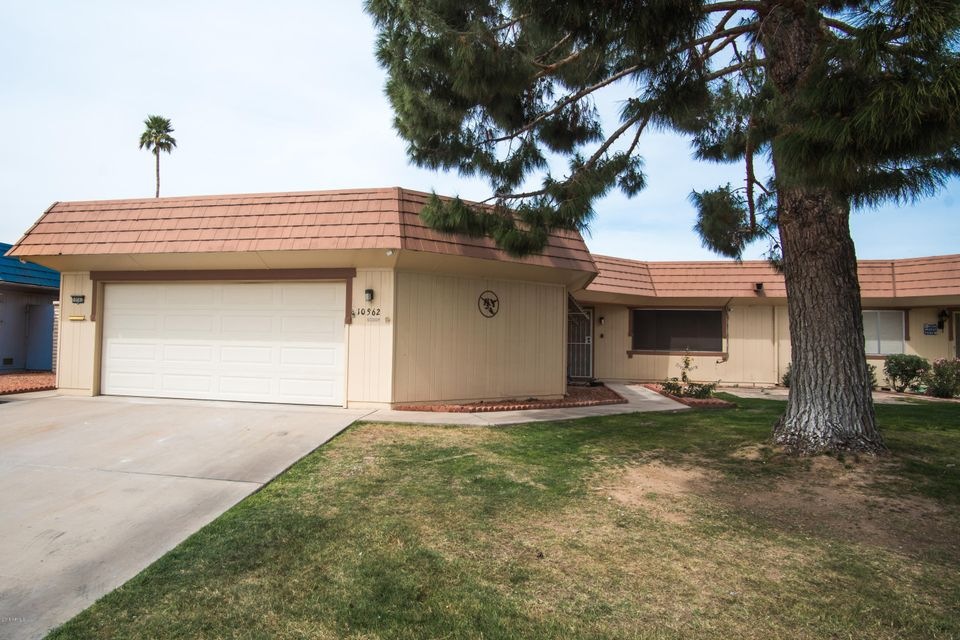 10562 W Pineaire Dr, Sun City, AZ 85351 - photo 1