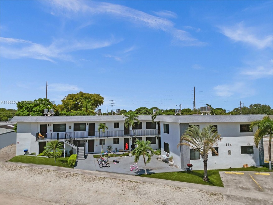 114 SE 8th St unit 204, Hallandale Beach, FL 33009 - photo 1