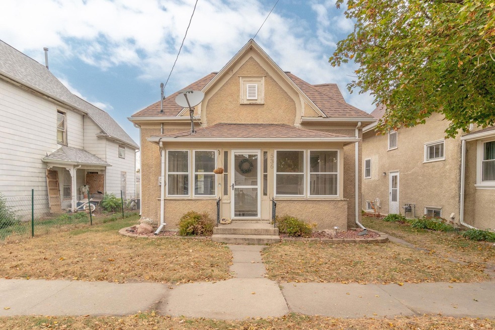 536 Newton St, Waterloo, IA 50703 - photo 1
