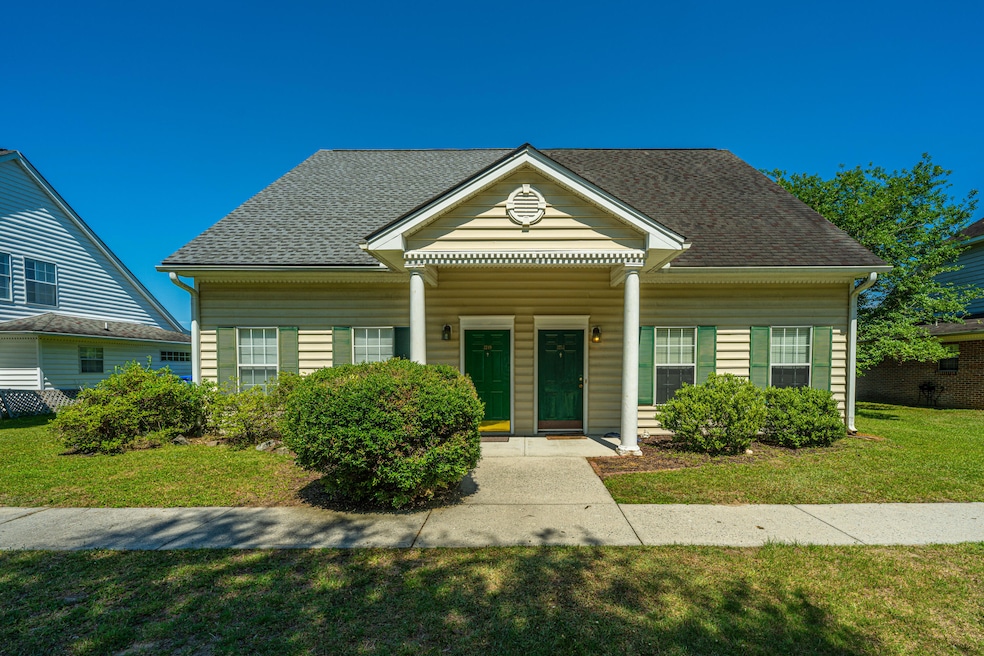 3249QueensGateWay002