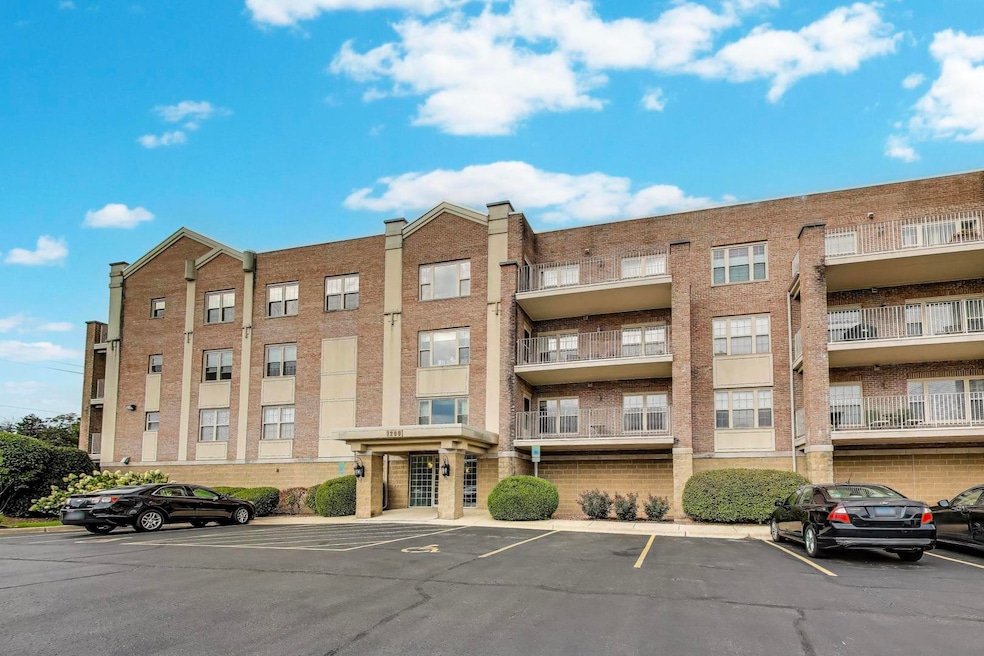 1200 S Prospect Ave unit 108, Elmhurst, IL 60126 - photo 1