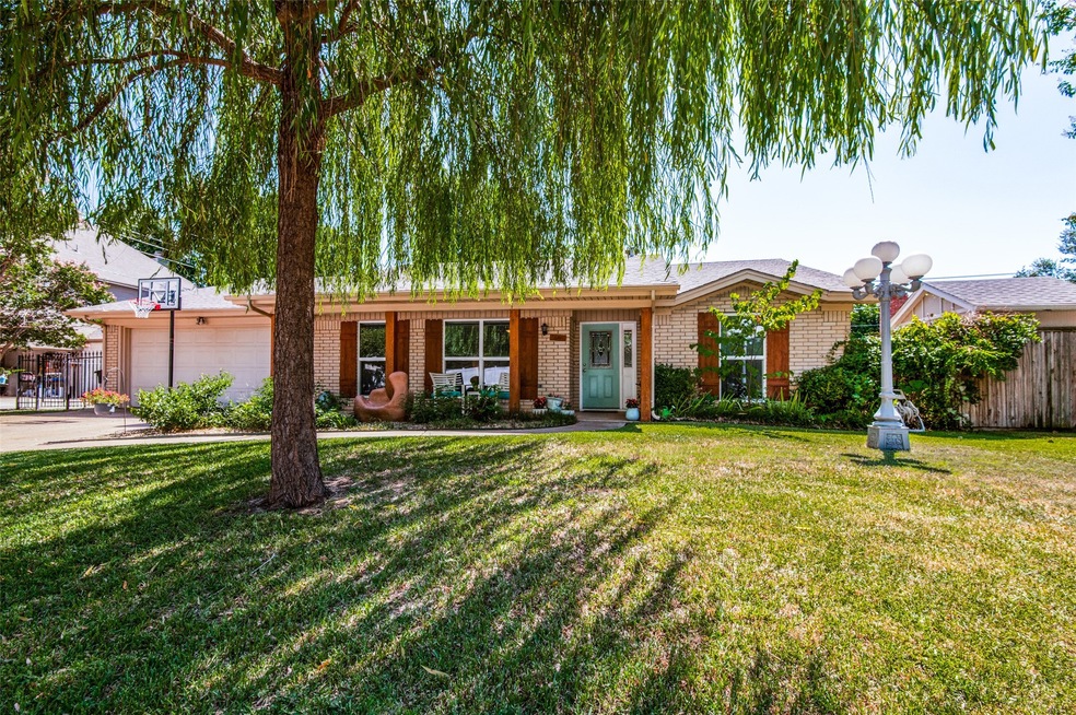 1604 Oak Creek Dr, Hurst, TX 76054 - photo 1